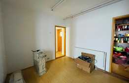 Casă pretabilă ca și spațiu comercial in Rovine