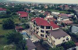 2 duplexuri de lux, 1100 mp, curte si piscina, Bariera Valcii