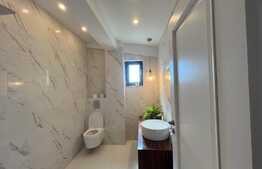 Apartament de 3 camere, 70 mp, bloc nou! Central!