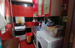 Apartament 3 camere, etaj intermediar, zona Valea Rosie