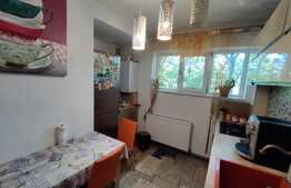 Apartament de 4 camere, zona Gradinita ,, Casuta cu Povesti