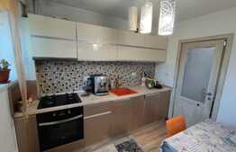 Apartament de 4 camere, zona Gradinita ,, Casuta cu Povesti