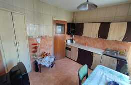 Apartament de 4 camere, 84 mp, decomandat, zona Centrul Vechi