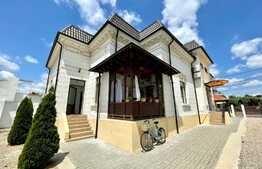 Casa cu 4 apartamente, 309 mp, teren 715 mp, zona Central