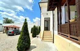 Casa cu 4 apartamente, 309 mp, teren 715 mp, zona Central