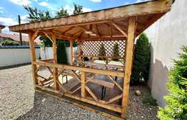 Casa cu 4 apartamente, 309 mp, teren 715 mp, zona Central