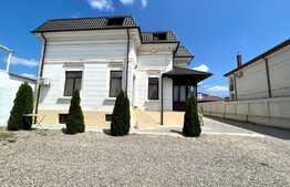 Casa cu 4 apartamente, 309 mp, teren 715 mp, zona Central