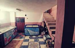 Casa 370 mp utili, 554 mp teren, iesire la 2 strazi, zona Medicina Veche