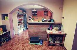 Casa 370 mp utili, 554 mp teren, iesire la 2 strazi, zona Medicina Veche