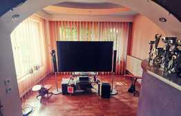 Casa 370 mp utili, 554 mp teren, iesire la 2 strazi, zona Medicina Veche