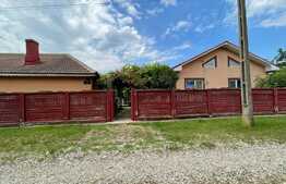  2 Case individuale 100 mp, teren 5000 mp, aproape de oras