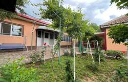  2 Case individuale 100 mp, teren 5000 mp, aproape de oras