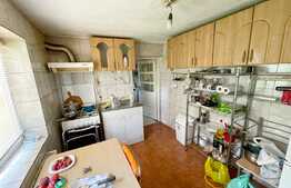 Casa 3 camere, 300 mp teren, centrala proprie, Piata Mare