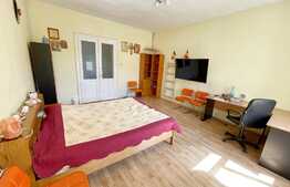 Casa 3 camere, 300 mp teren, centrala proprie, Piata Mare