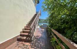 Pensiune 360 mp utili, teren 600 mp, Dubova