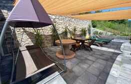 Pensiune 360 mp utili, teren 600 mp, Dubova