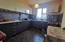 Casă de 165 mp, teren 252 mp, zona Cernele