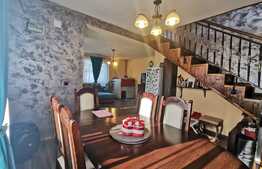 Casă de 165 mp, teren 252 mp, zona Cernele