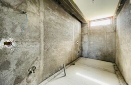 Casă individuală cu 6 camere, 250 mp și 664 mp teren, Cârcea