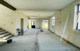 Casă individuală cu 6 camere, 250 mp și 664 mp teren, Cârcea