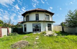 Casă individuală cu 6 camere, 250 mp și 664 mp teren, Cârcea
