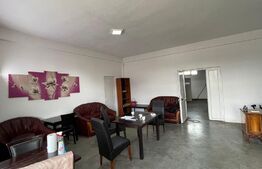 Casa de 543 mp utili, cu spatiu comercial la parter, Simnicu de Sus