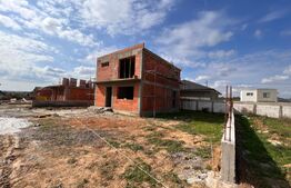 Casă de 100 mp, teren 243 mp,cu terasă,zona Damilla