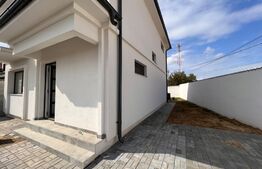 Casă de 100 mp, teren 243 mp,cu terasă,zona Damilla
