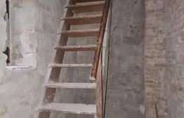 Casa 100 metri patrati cu teren aferent 800 metri patrati