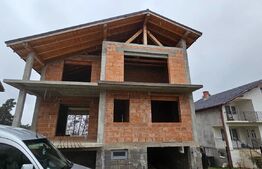 Casa de 3 Dormitoare 237Mp Su