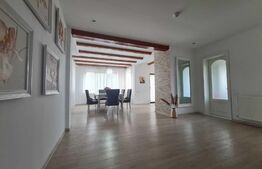 Casa eleganta cu 5 dormitoare, living, 2 bucatarii si 3 bai
