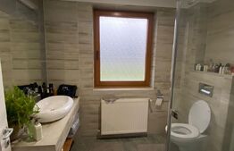 Casa eleganta cu 5 dormitoare, living, 2 bucatarii si 3 bai