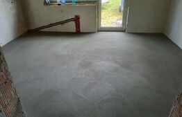 Casa la rosu cu Teren 12000 mp