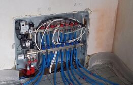 Casa la rosu cu Teren 12000 mp