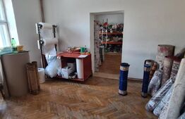 Spatiu comercial, casa veche si teren