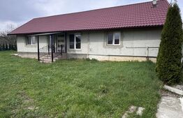 Casă de vânzare,  zonă deosebită , teren generos,Sălișca