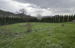 Casă de vânzare,  zonă deosebită , teren generos,Sălișca