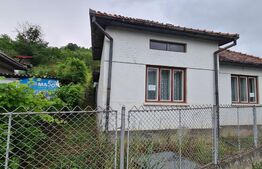 Casa cu 3 camere in viile Dejului