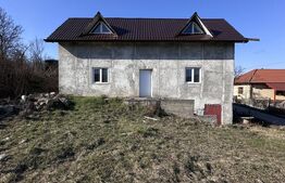 Casă semifinisată , teren generos, ideală pentru personalizare , Sânmărghita