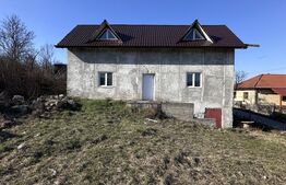 Casă semifinisată , teren generos, ideală pentru personalizare , Sânmărghita