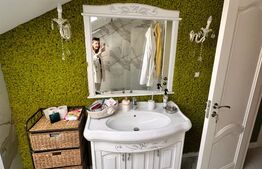 Casă impunătoare de lux – ultra dotată și mobilată - locație deosebită