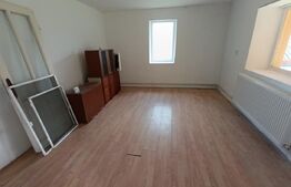 Casă 2 camere, terasa, curte ,zona liniștită lângă pădure