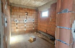 Casă la roșu | Zonă de top Dej | 1400 mp teren