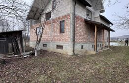 Casă la roșu Mănășturel ,teren generos,priveliște panoramică sau schimb cu apart