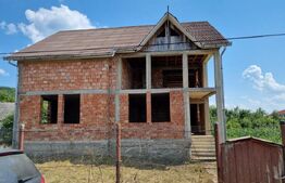 Casă de vânzare la roșu, Cășeiu – 250 mp utili și teren generos de 1.553 mp