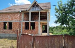 Casă de vânzare la roșu, Cășeiu – 250 mp utili și teren generos de 1.553 mp