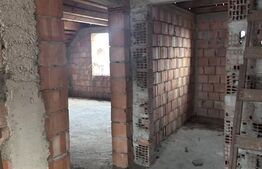 Casă de vânzare la roșu, Cășeiu – 250 mp utili și teren generos de 1.553 mp