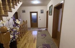 Casă spațioasă, 11 camere, 600 mp, teren 1450 mp, zona Lidl,