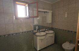 Casă spațioasă, 11 camere, 600 mp, teren 1450 mp, zona Lidl,