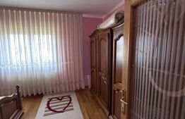 Casă spațioasă, 11 camere, 600 mp, teren 1450 mp, zona Lidl,